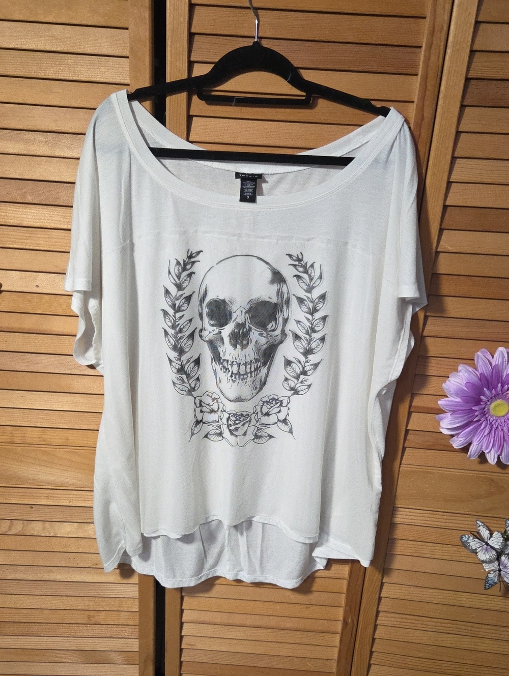 Torrid Vintage 2015 White Short Sleeve Skull Graphic Top